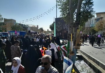 حضور پررنگ دانش‌آموزان در راهپیمایی ۱۳ آبان سمنان