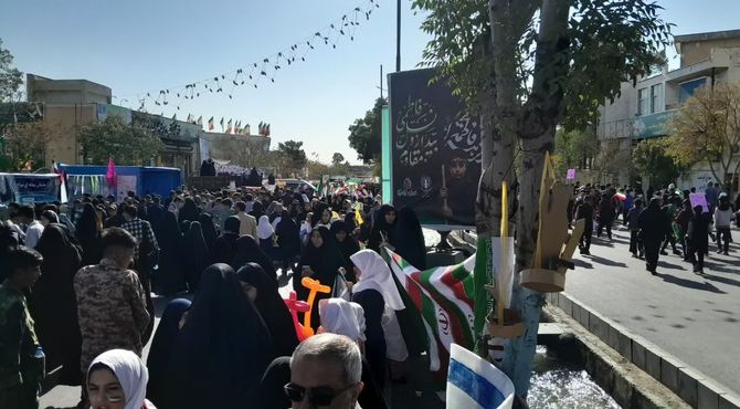 حضور پررنگ دانش‌آموزان در راهپیمایی ۱۳ آبان سمنان