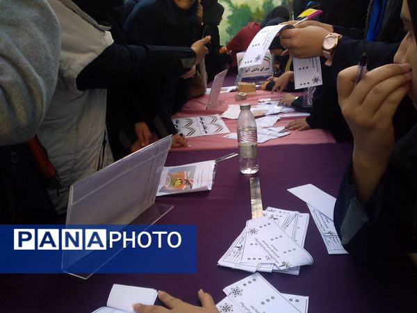 انتخاب نمایندگان شورای دانش‌آموزی در دبیرستان شاهد تکتم ناحیه سه