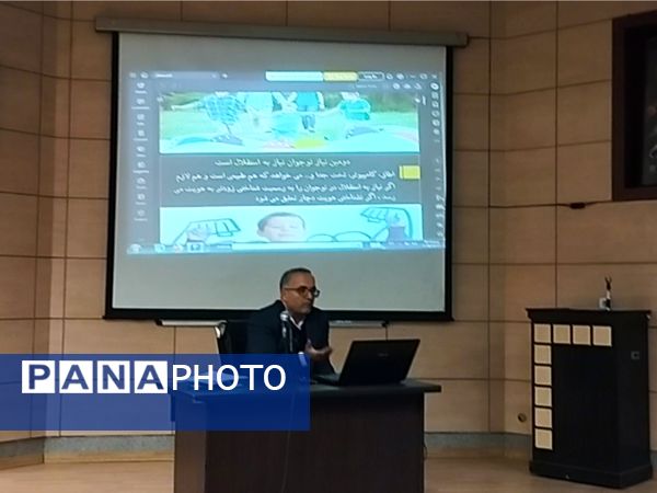 اولین گردهمایی دبیران و مدرسین درس تفکر و زندگی در کانون فارابی 