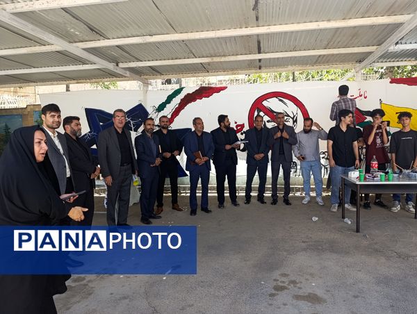 قدردانی از دانش‌آموزان فعال در نمایشگاه نقاشی حماسه حسینی 