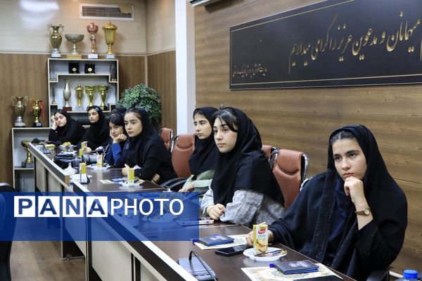 آیین تجلیل از خبرنگاران پانا ناحیه یک شهرستان بهارستان