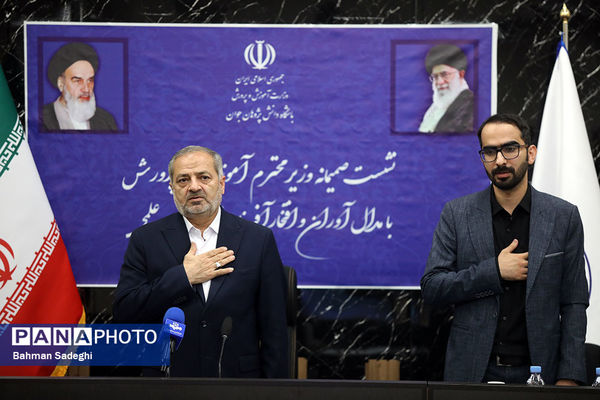 نشست صمیمی وزیر آموزش و پرورش با مدال آوران المپیادهای علمی