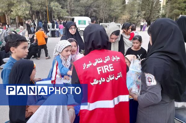 برنامه دورهمی شهروندی هم ساده‌ها در مجتمع مدرس شیراز 