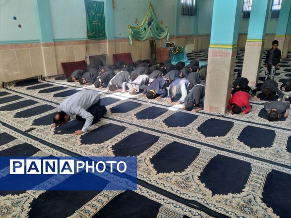 فریضه‌ نماز جماعت مدرسه صاحب الزمان (عج) سفیدار 