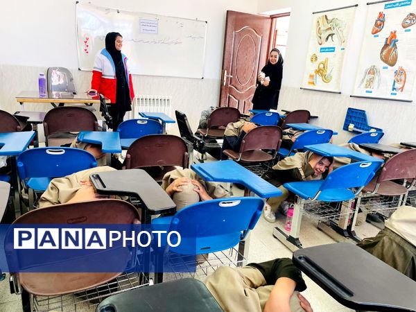  مراسم گرامیداشت هفته پدافند غیر عامل در آموزشگاه آیت الله غفاری 