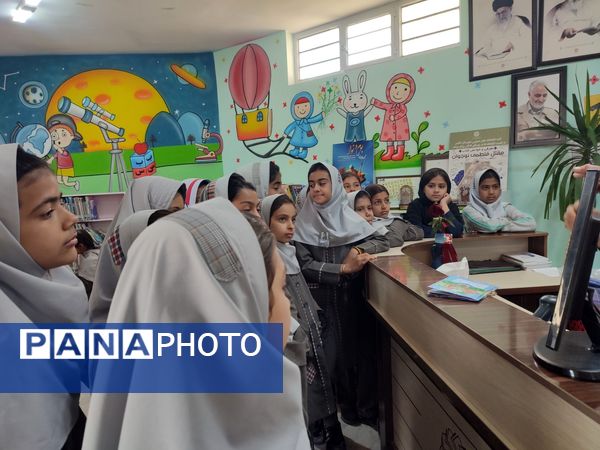 بازدید دانش‌آموزان دبستان شهید نجفی فدافن از کتابخانه فدک
