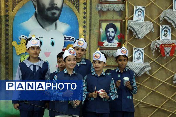 لبخند در صف صبحانه