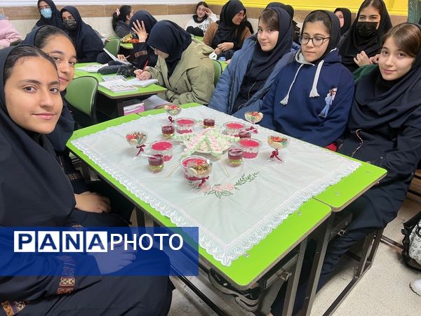 جشن یلدای دانش‌آموزی در دبیرستان تیمسار فلاحی ناحیه یک کرج 