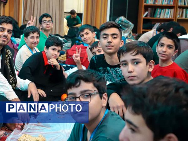 جلوه‌ای از اعتکاف دانش‌آموزی در مسجد امام علی‌بن‌ابی‌طالب (ع)