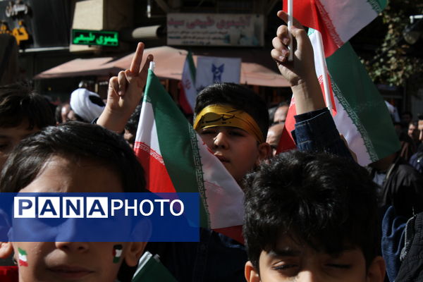 حضور پرشور دانش آموزان زنجانی در راهپیمایی ۱۳ آبان
