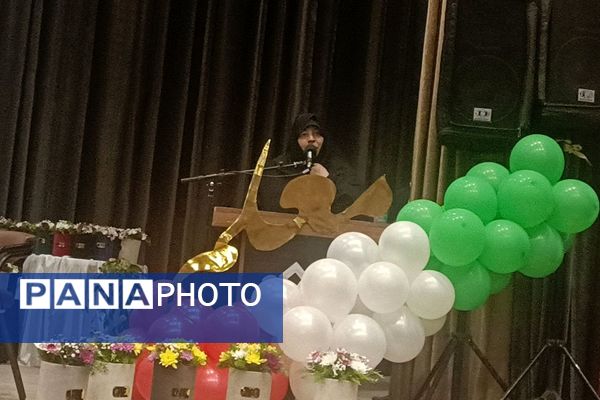 آیین تجلیل از برگزیدگان طرح و برنامه‌های آموزش بنیادین ابتدایی