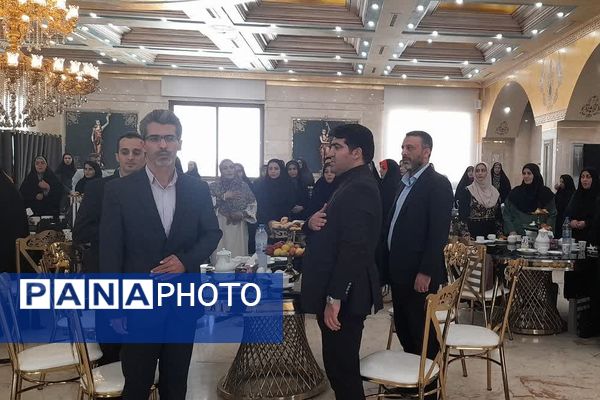 آئین تکریم و تجلیل از ارزیابان و عوامل اجرائی حوزه های ارزیابی آزمون استخدامی آموزگاری در اسلامشهر