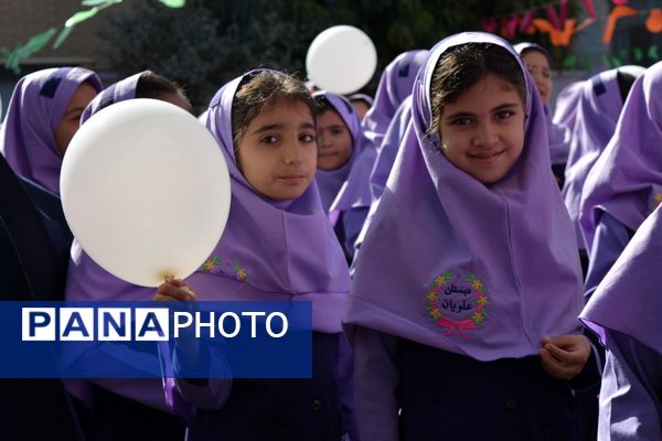 جشن میلاد حضرت زینب(س) با حضور مادر پرستار در دبستان علویان بهارستاندو