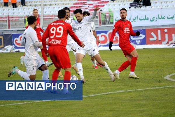 بازی تراکتور و ملوان در تبریز