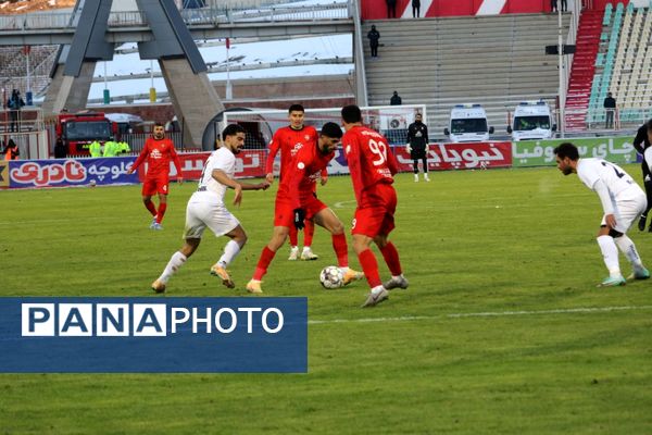 بازی تراکتور و ملوان در تبریز