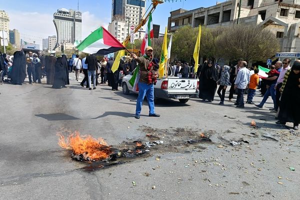 راهپیمایی باشکوه روز جهانی قدس در جوار بارگاه رضوی