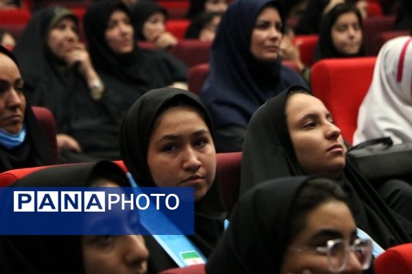 تقدیر از دانش‌آموزان برتر حوزه فرهنگی و هنری در آموزش و پرورش ناحیه یک شهرری