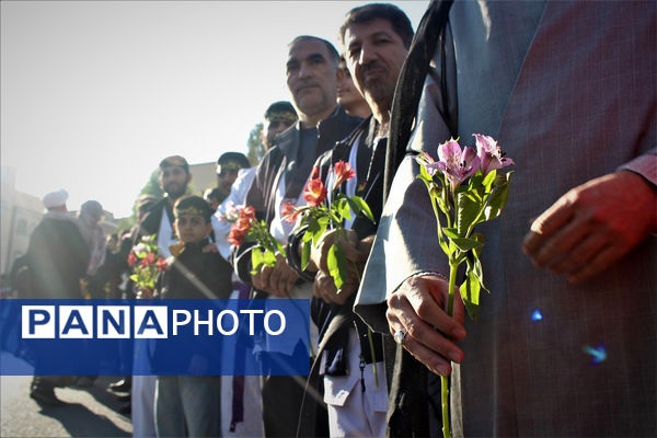 جلوه‌هایی از حضور نوجوانان در مراسم تشییع و خاکسپاری شهدای گمنام