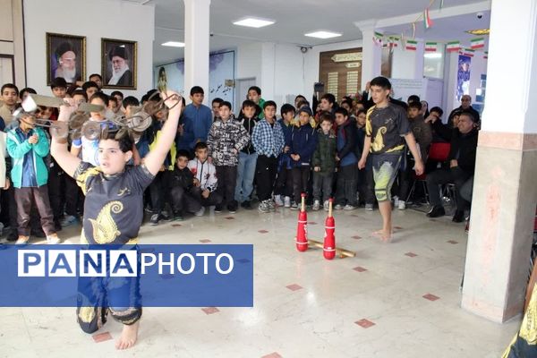 به مناسبت دهه فجر پرچم جمهوری‌اسلامی‌ایران در آموزش و پرورش منطقه۱۰ به اهتزاز درآمد