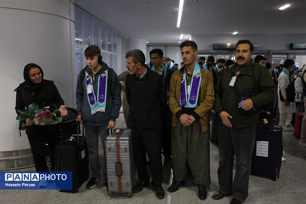 آیین بدرقه دانش‌آموزان و مربیان عمره‌گزار به سرزمین وحی