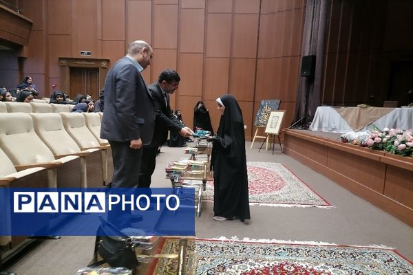 تقدیر از ستارگان علمی، فرهنگی و ورزشی دختر به‌مناسبت دهه کرامت