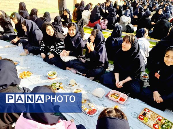 جشنواره صبحانه سالم در دبیرستان علی افشارنژاد ناحیه۶ مشهد