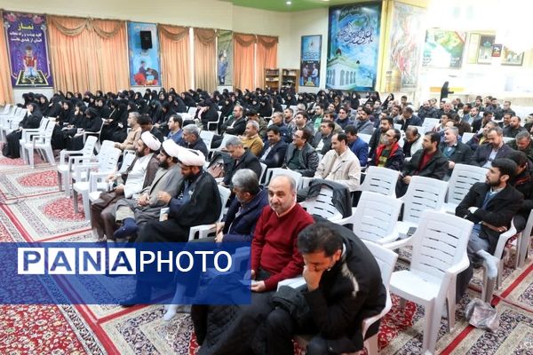 نشست صمیمی هم‌افزایی مربیان قرآنی استان خراسان رضوی