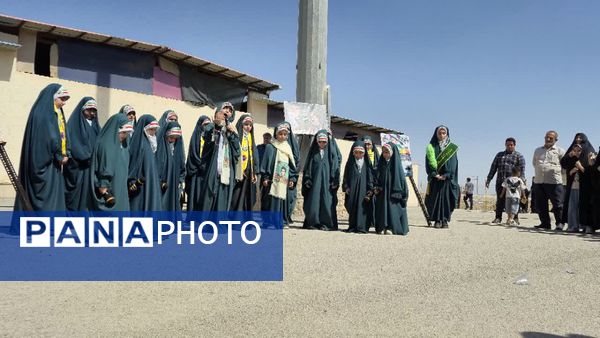 سخنرانی معاون مدیرکل و مدیر آموزش و پرورش کاشان در نماز جمعه و برگزاری میز خدمت در مصلی