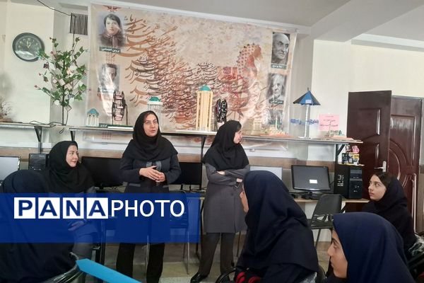 برگزاری دهه‌ ریاضیات در مدرسه هیات امنایی فرزانگان شهرستان ملارد