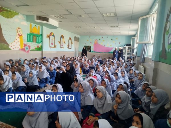 اکران نمایش عروسکی در منطقه رضویه 