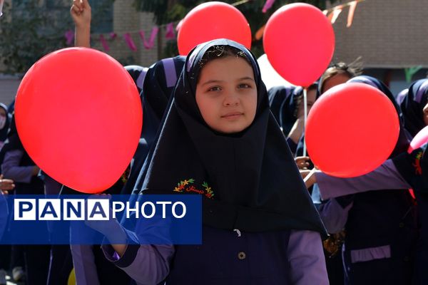 جشن میلاد حضرت زینب(س) با حضور مادر پرستار در دبستان علویان بهارستاندو