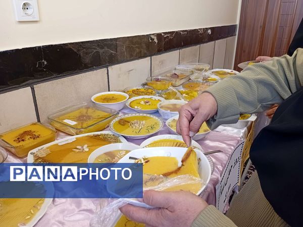 جشنواره شله زرد به مناسبت هفته بهداشت روان در مدرسه مادرمهربان خلیل آباد