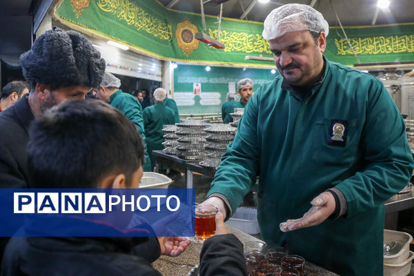 حال و هوای حرم مطهر رضوی در شب وفات حضرت زینب سلام الله علیها