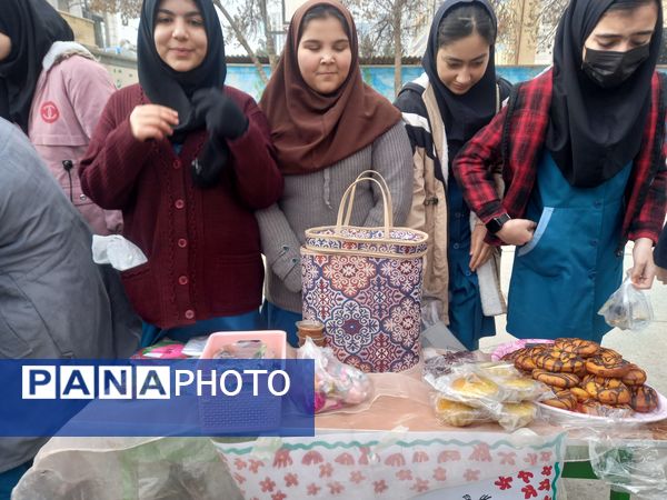 بازارچه درون مدرسه‌ای در مدرسه فاطمیه شهرستان شیروان