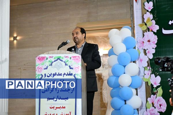 هفته‌ای برای ستایش دانایی؛ جشن معلمان در تالار ملک برگزار شد