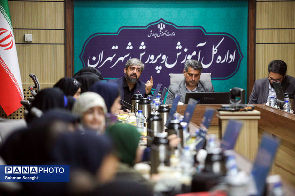 مراسم تجلیل از دانش آموز خبرنگاران شهر تهران