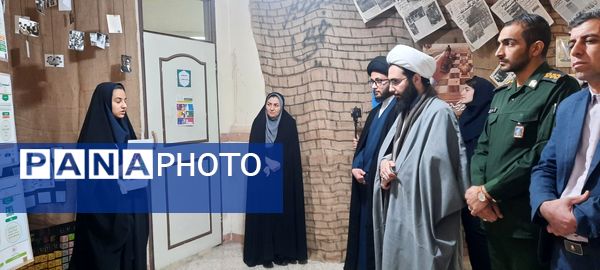 افتتاح سیزدهمین دوره نمایشگاه مدرسه انقلاب دبیرستان هفده شهریور شهرستان فیروزکوه