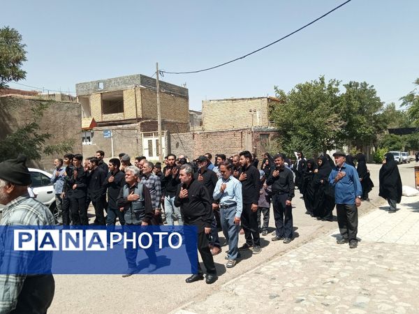 پیاده‌روی جاماندگان اربعین در شهر‌ رباطسنگ؛ دل‌هایی که از راه دور به کربلا رسیدند