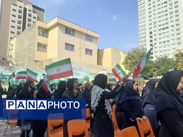 مراسم باشکوه زنگ ایثار و مقاومت در مدرسه شاهد تکتم ناحیه ۳