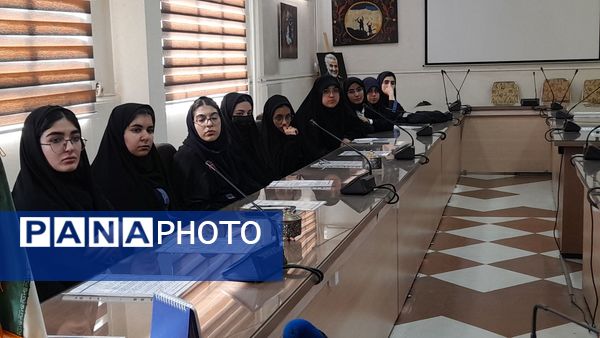 برگزاری اولین جلسه همیاران مشاور دبیرستان شاهد عصمت ناحیه۳ کرج در سال تحصیلی جدید