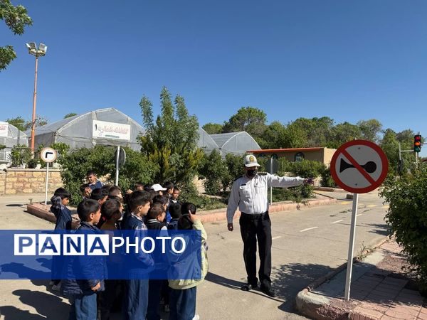بازدید دانش‌آموزان دبستان شهید مجیدی شاهد ۱ از بوستان ترافیک شیروان