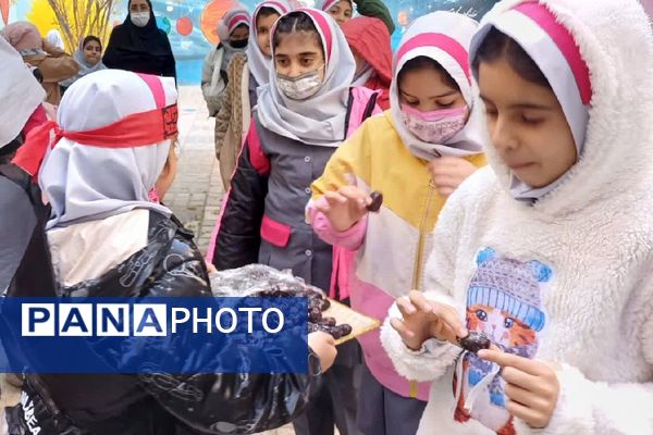 ایستگاه صلواتی در دبستان سارا، میزبان دل‌های کوچک در سوگ حضرت فاطمه(س) بود