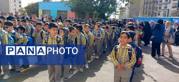 جشن‌شکوفه‌ها در‌ دبستان شهدای گمنام