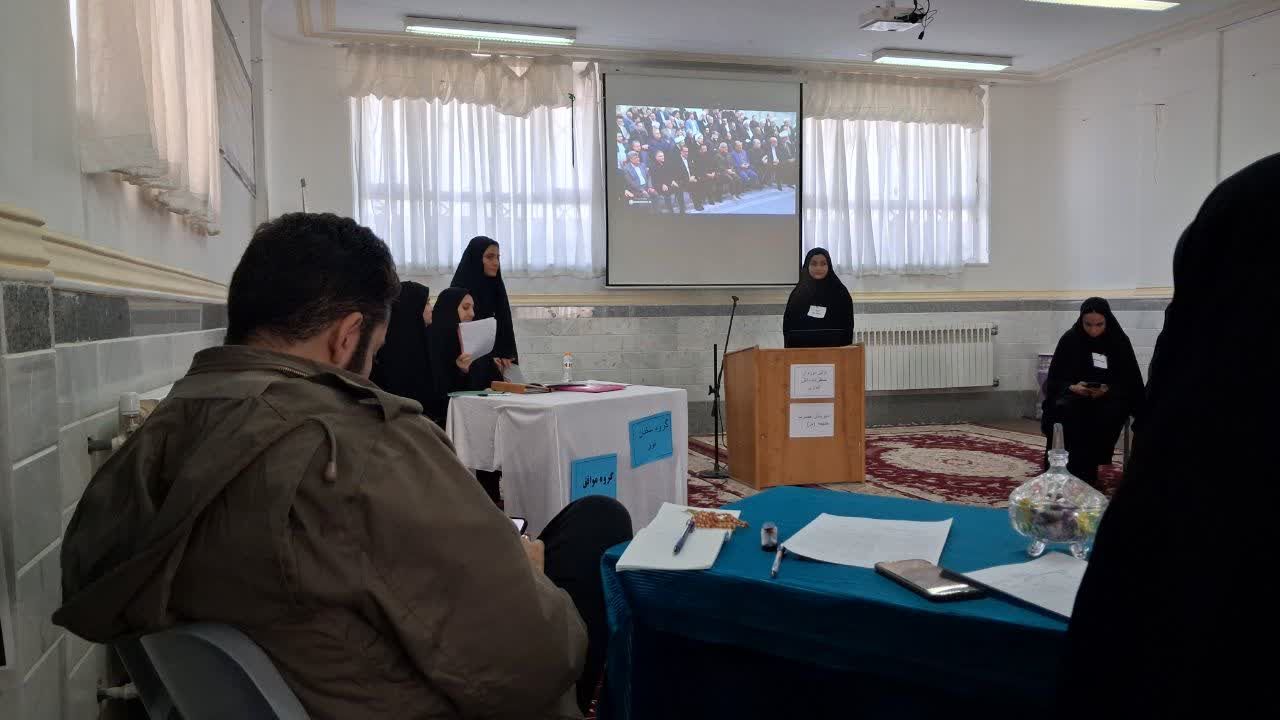 برگزاری مناظره دانش آموزی در دبیرستان حضرت خدیجه (س) جعفریه قم