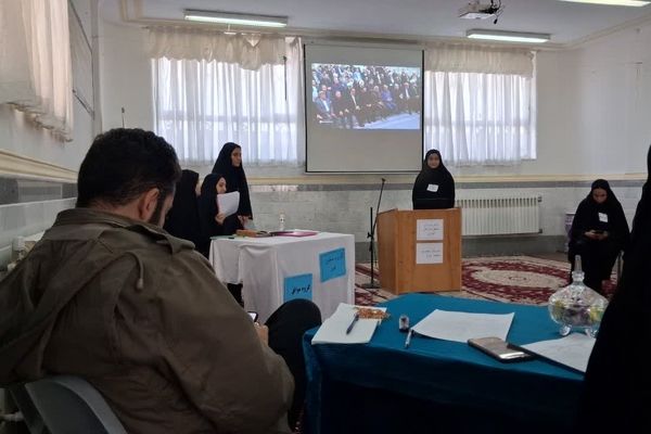 تقویت سخنوری و اعتماد به نفس از اهداف مهم برگزاری مناظره های دانش آموزی است