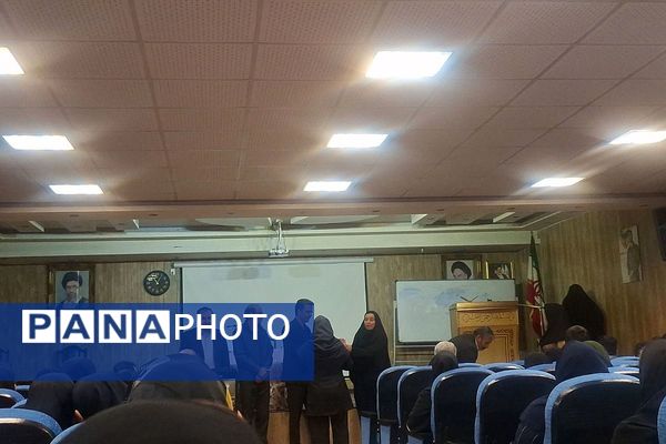 نشست صمیمی رئیس آموزش‌وپرورش قدس با انجمن‌های مدارس