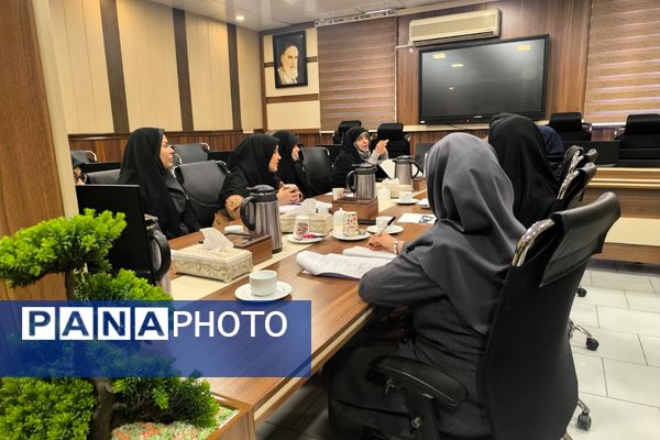 از پنج قطب تا یک هدف