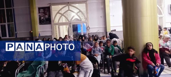 اکران انیمیشن یوز ایرانی رادر حسینیه روستای کاریزک