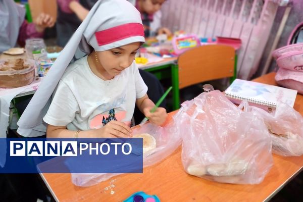 برگزاری مسابقه هنری در دبستان ام السلمه ۲ 